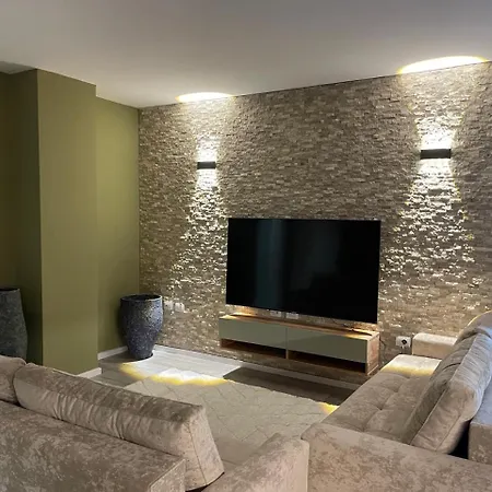 Apartman Juri Center - Near Stadium & Pyramid